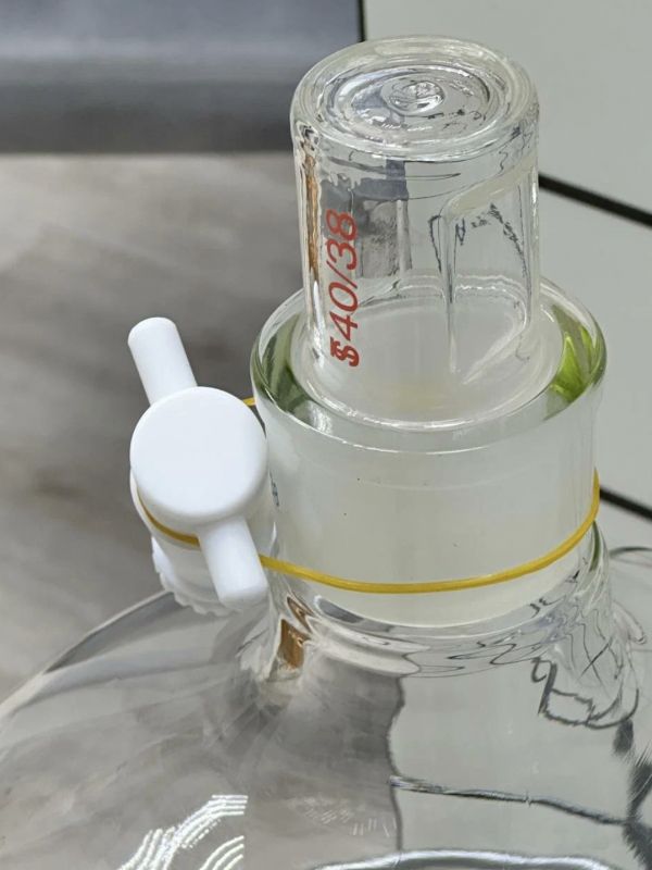 Воронка делительная грушевидная с краном из политетрафторэтилена (PTFE) и штативом, 5 и 10 л
